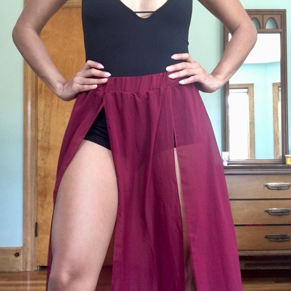 Brand new Maxi Skirt with Slits - Picture 4 of 7